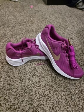 Nike Revolution 7 Women's Magenta Running Shoes with Gold Swoosh Size 7.5